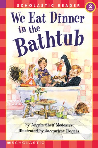 We Eat Dinner In The Bathtub (level 2) (Hello Reader)