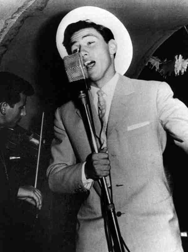 dinfo.gr - Δείτε πως ήταν 30 διάσημοι άνθρωποι όταν ήταν νέοι!