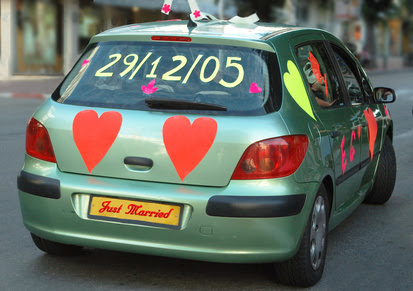 How To Decorate Car Windows Ehow