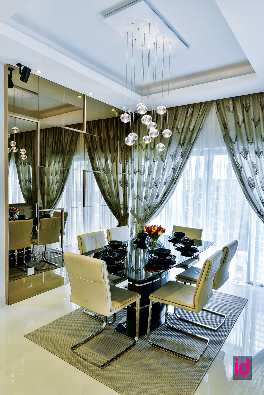 id_77_surface_r_dining