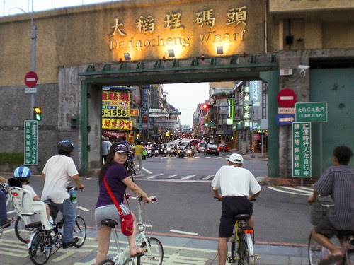 騎單車逛夜市