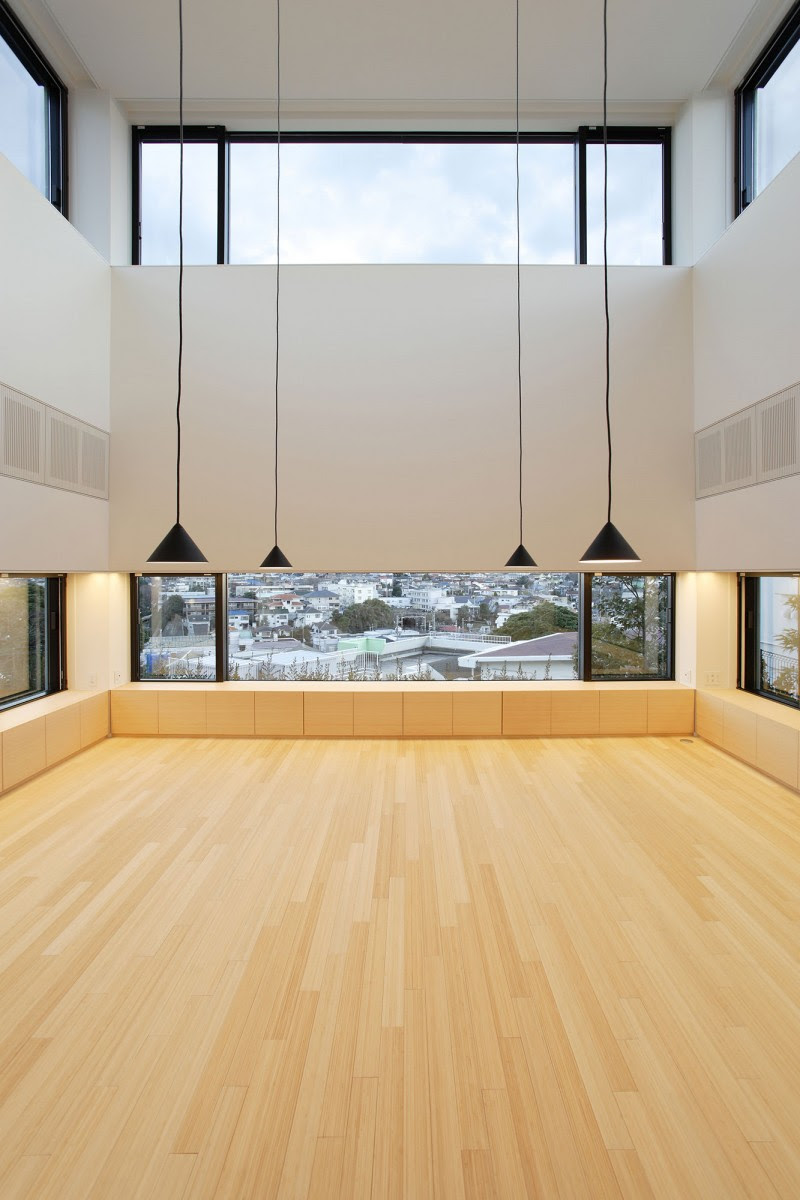 House on the Bluff by Edward Suzuki Associates Pictures