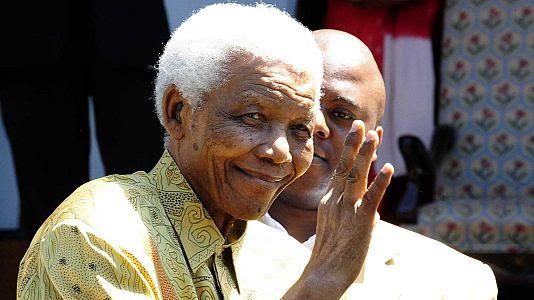 Nelson Mandela hospitalizado