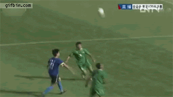 面白gif スポーツ 中国サッカーで起きたあまりにもお粗末なオウンゴール 動画あり 面白ネタ帳 まとめ