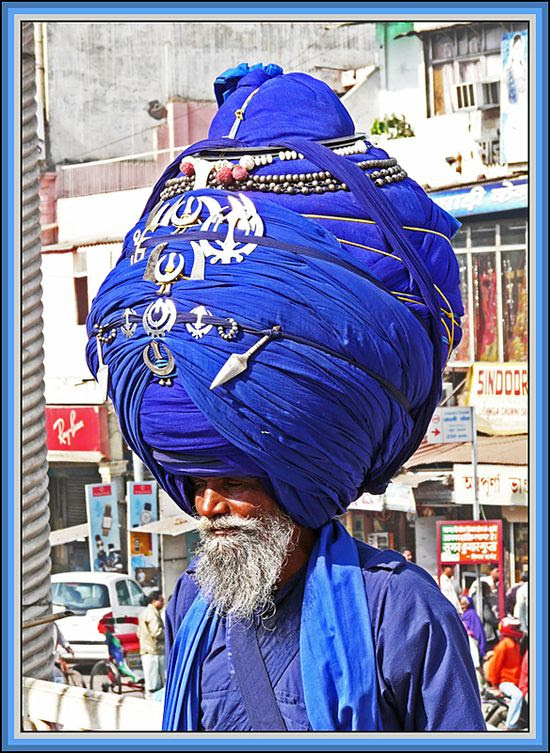 .Kesh is the uncut hair of a Sikh male .
