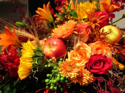 Fruit Flowers on Fruit And Flower Arrangements    Ferns And Flowers