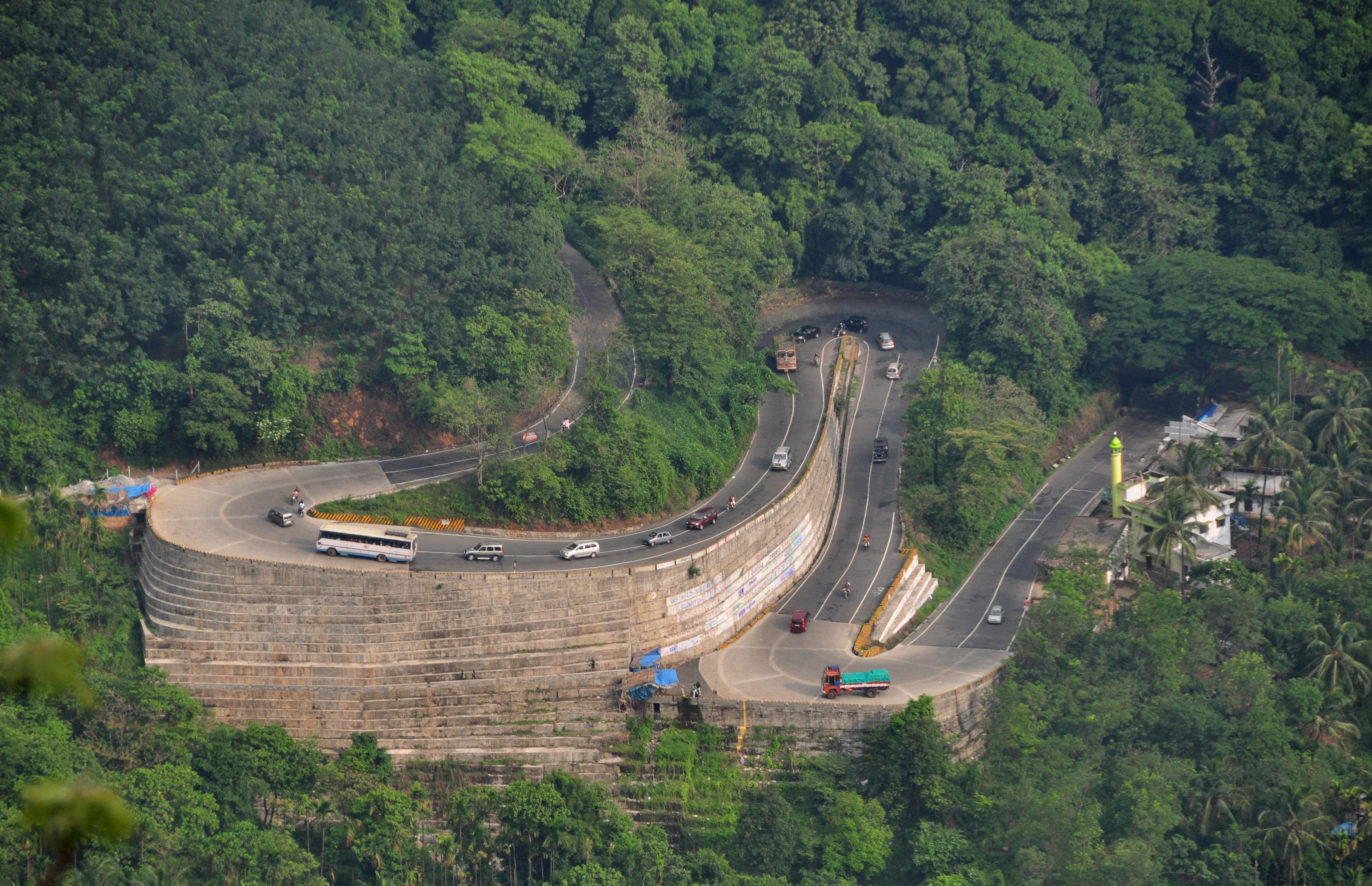 à´ªàµà´°à´®à´¾à´£à´:Mountain Pass Wayanad.jpg
