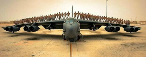 もはや誰が誰だかわからなくなったエクスペンダブルズ6 飛行機へのボケ ボケて Bokete