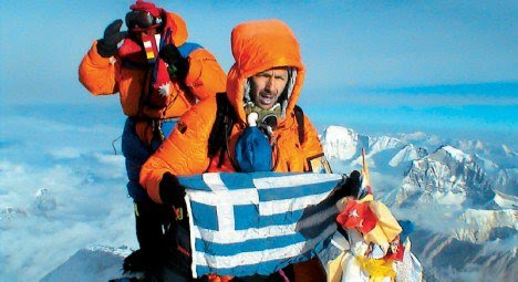Perierga.gr - Έλληνας στις υψηλότερες κορυφές 