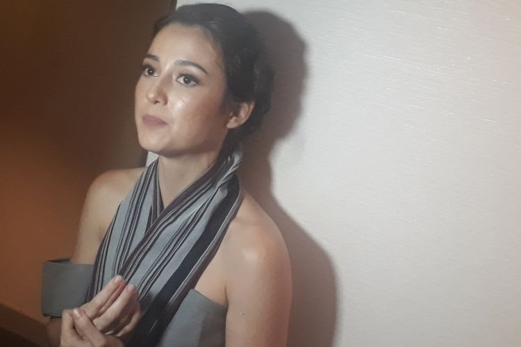 Julie Estelle Ingin Keluar dari Zona Nyaman - Kompas.com