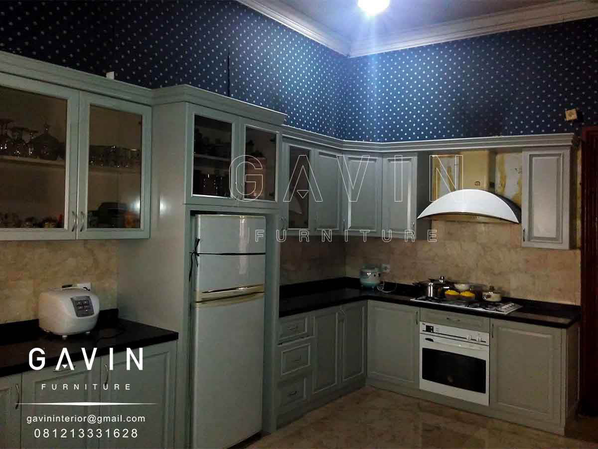 finishing duco  lemari dapur klasik Kitchen  set  minimalis 