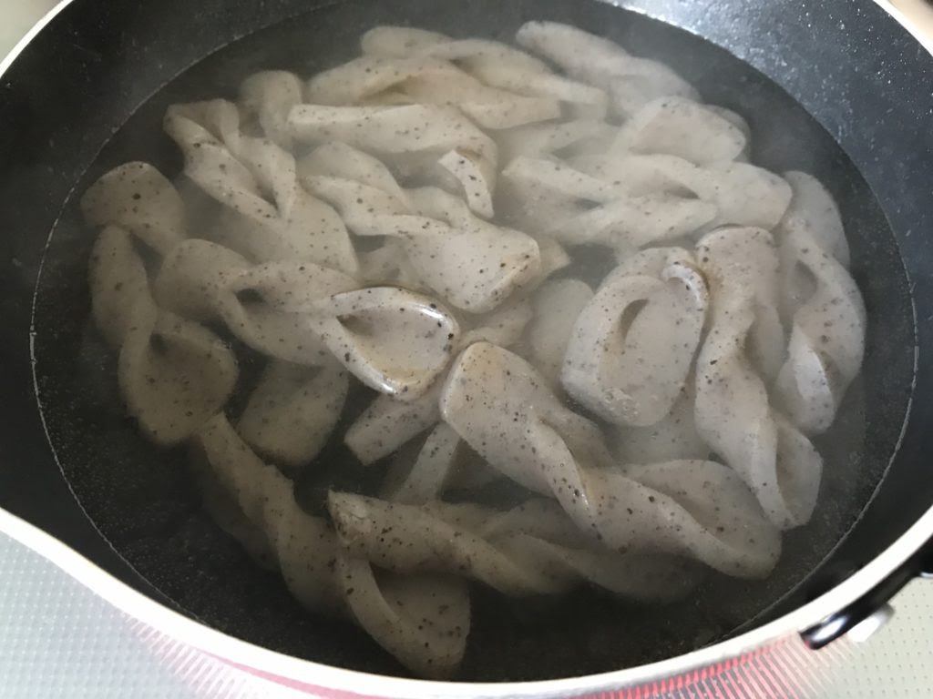 ねじりこんにゃくの煮物
