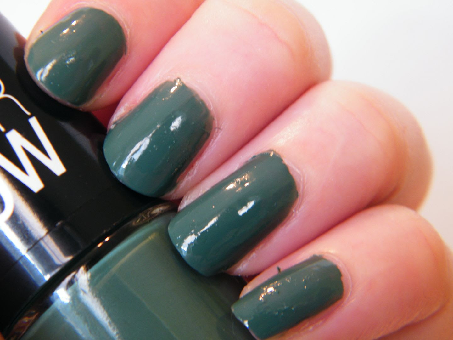 Maybelline Color Show in Moss