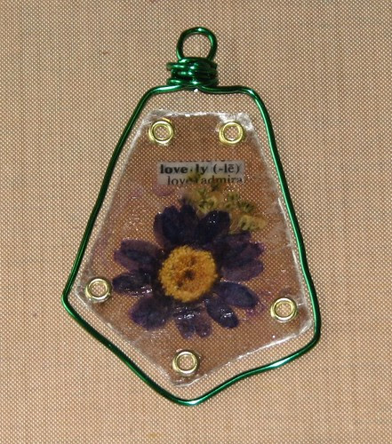 Lovely Mica Charm 004