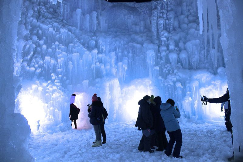 北海道 支笏湖氷濤まつり は昼も夜も美しい冬のイベント 北海道 Lineトラベルjp 旅行ガイド