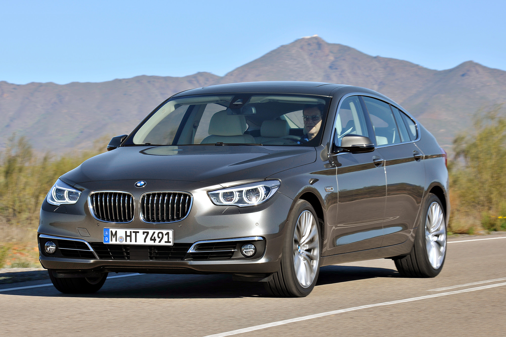 2014-BMW-5-series-gran-turismo-three-quarters-view-3