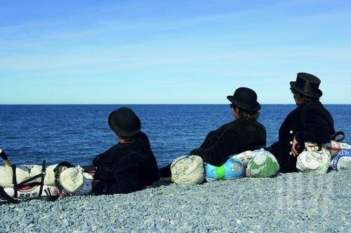 Leisurely look at the sea is a popular way of life in Kaikoura