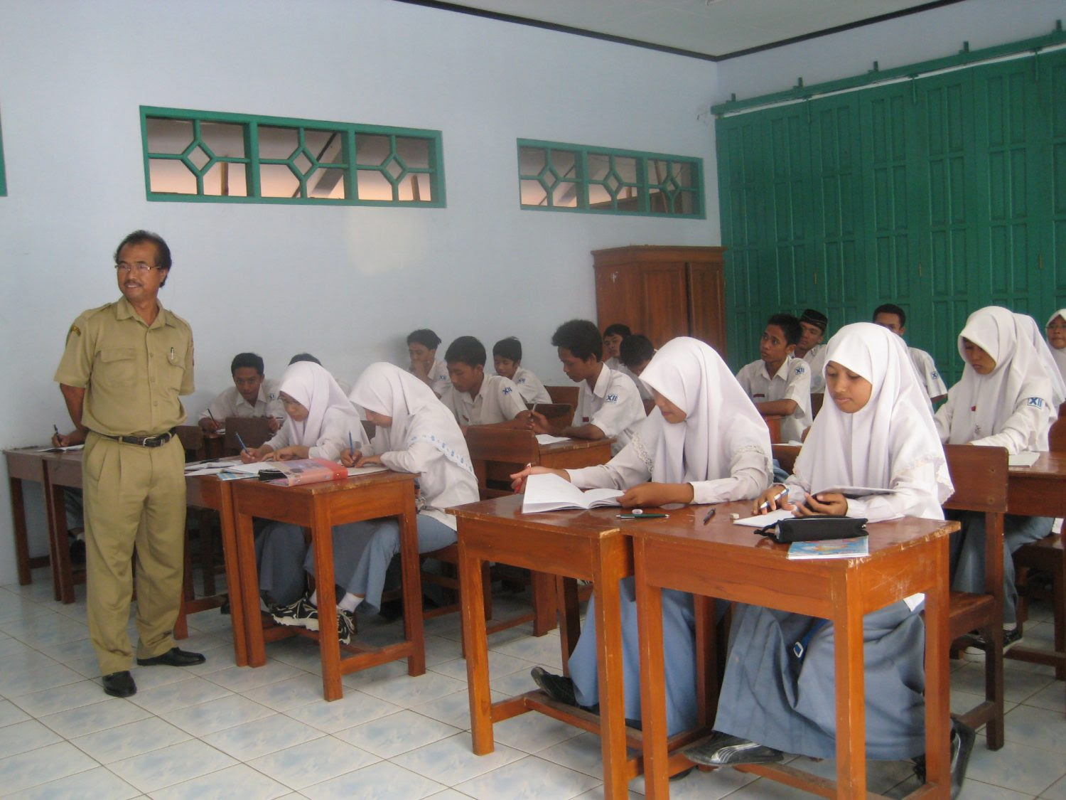 Peran Guru Dalam Proses Pembelajaran | Guru sebagai ...