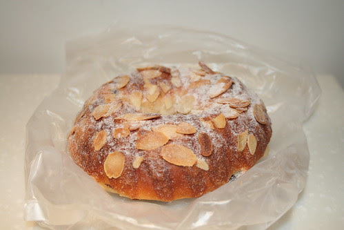 2011-02-18 - Paris Baguette - 03 - Raisin bread