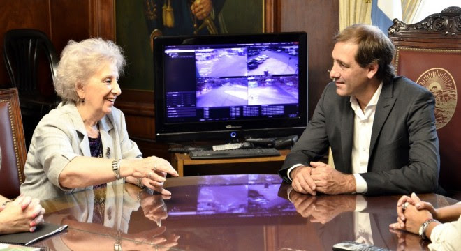 Estela de Carlotto y Julio Garro.
