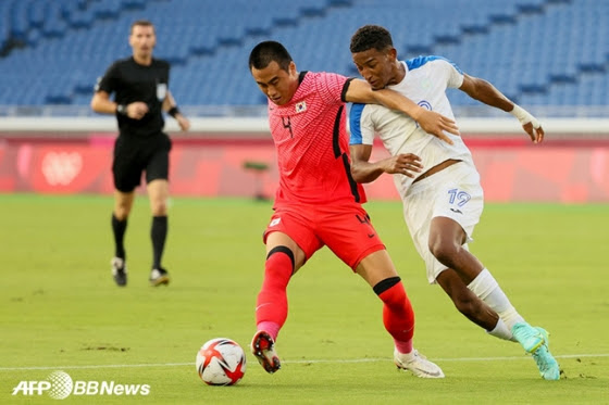 김민재 잊게 한 박지수, 김학범호 수비불안도 지웠다 [도쿄 ...