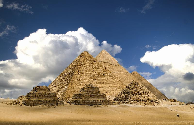 http://david-f.jalbum.net/Pinboard/slides/pyramids.jpg