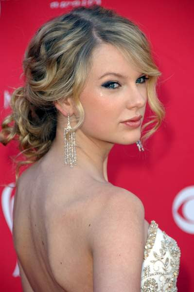 Taylor Swift Hair. Taylor Swift