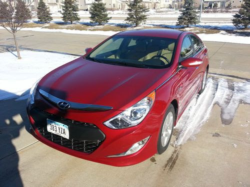 Buy used 2012 Hyundai Sonata Hybrid Base in West Des Moines, Iowa