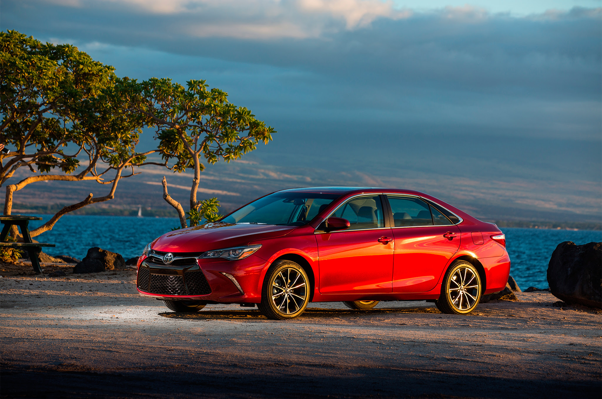 2017 Toyota Camry XSE front three quarter