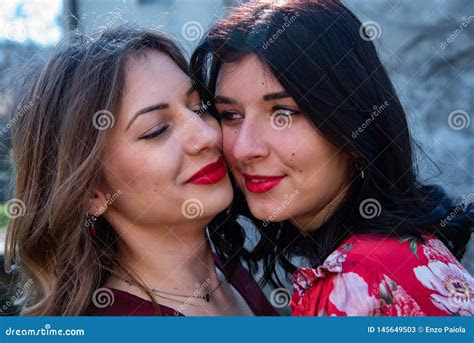 gorgeous lesbian rub and lick