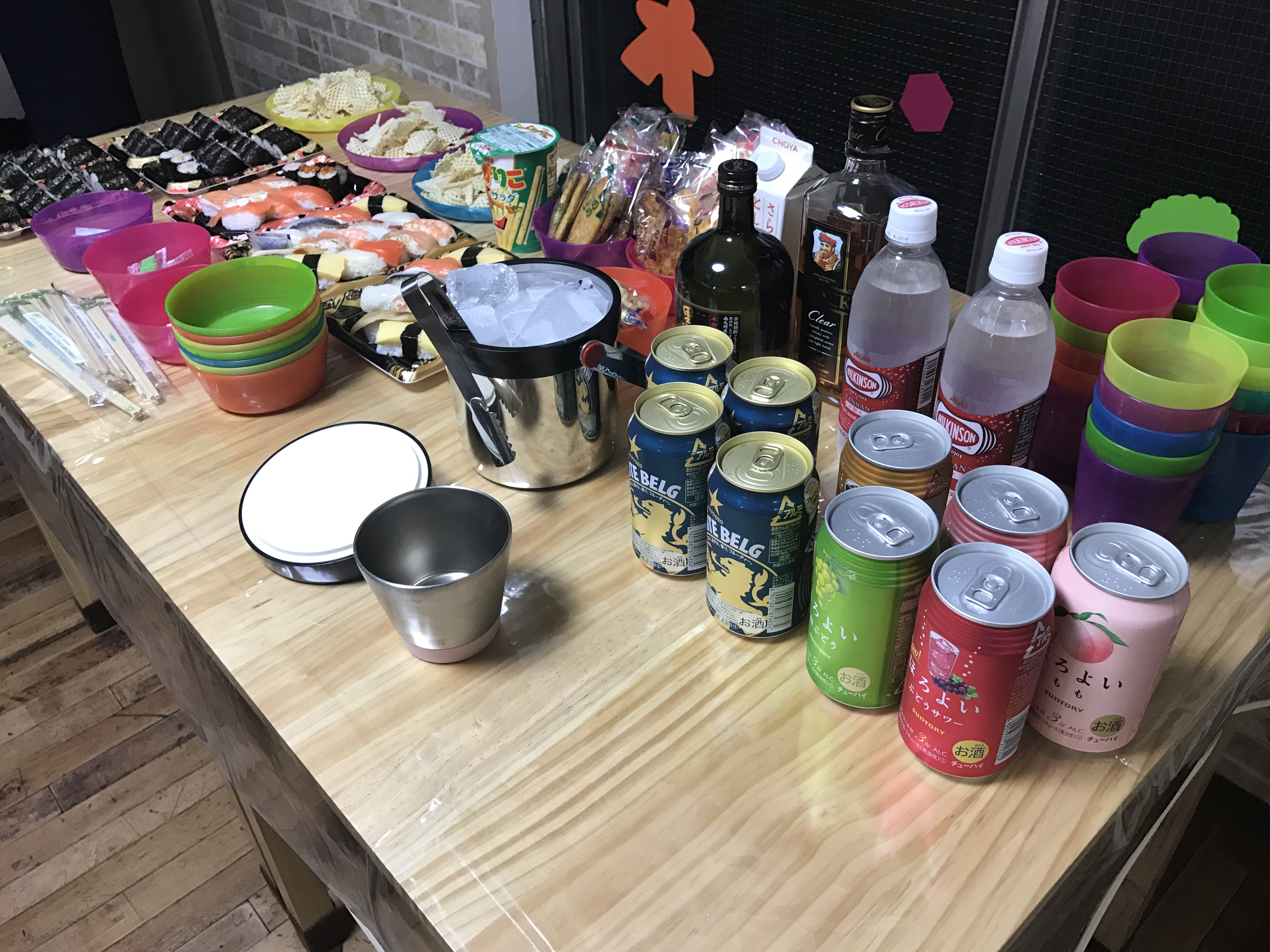 横浜でお酒を飲みながらゆるくボードゲームを遊ぶ会 はまりばカフェ 横浜のボードゲーム 人狼スペース はまりばカフェ