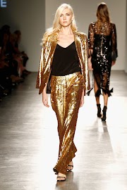 Ide Istimewa Metallic Fashion, Motif Baru!
