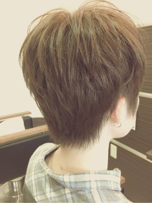 ショートにしたいけど耳を出す 出さない