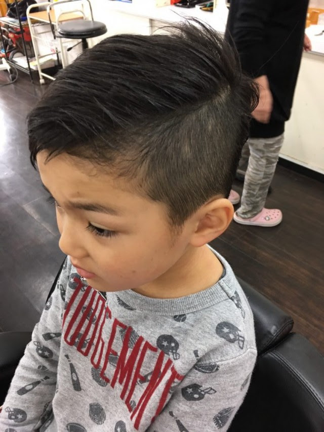 岐阜県 大垣市 美容室 理容室 キッズカット 子供カット 子どもカット 幼児カット 大垣 岐阜 キッズ 子供 保育士 保育士完備 キッズスペース ツーブロック アシメ スキン スキンフェード 刈り上げ カット シェービング ヘア ヘアスタイル ヘアカタログ メンズヘア メンズ