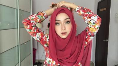 Warna Jilbab Untuk Baju Merah Maroon