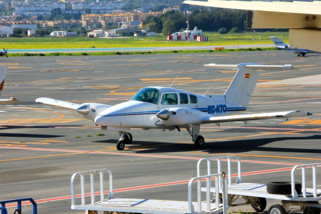 http://i181.photobucket.com/albums/x35/jwhite9185/Malaga/file-144.jpg