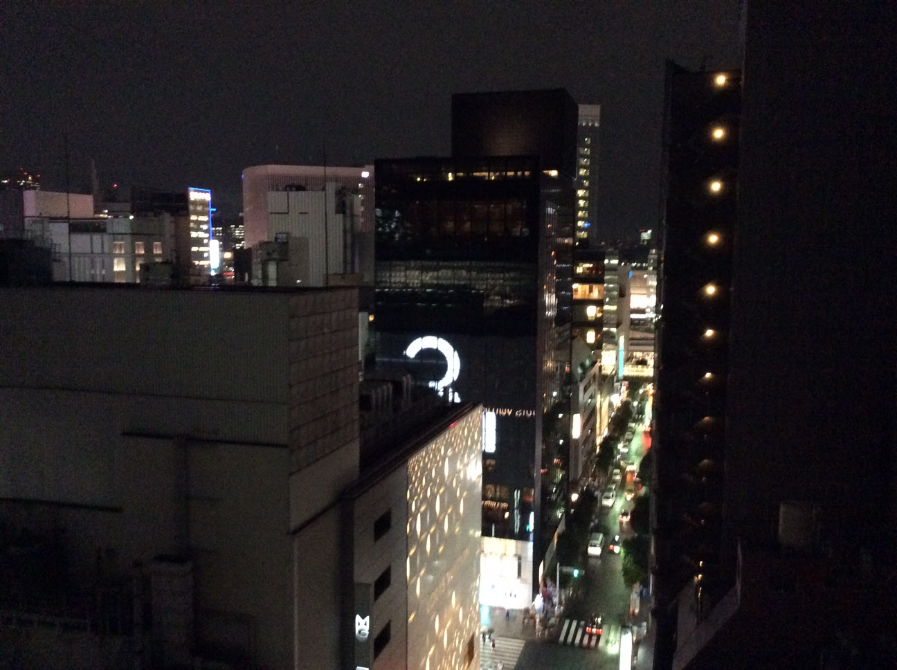夜の銀座テナントビル屋上からの夜景 オフィス移転なら事務所移転 Com 最速格安を実現