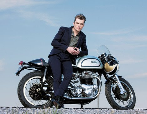 バイク乗りの通勤ファッション W400touring V7racer Turismo
