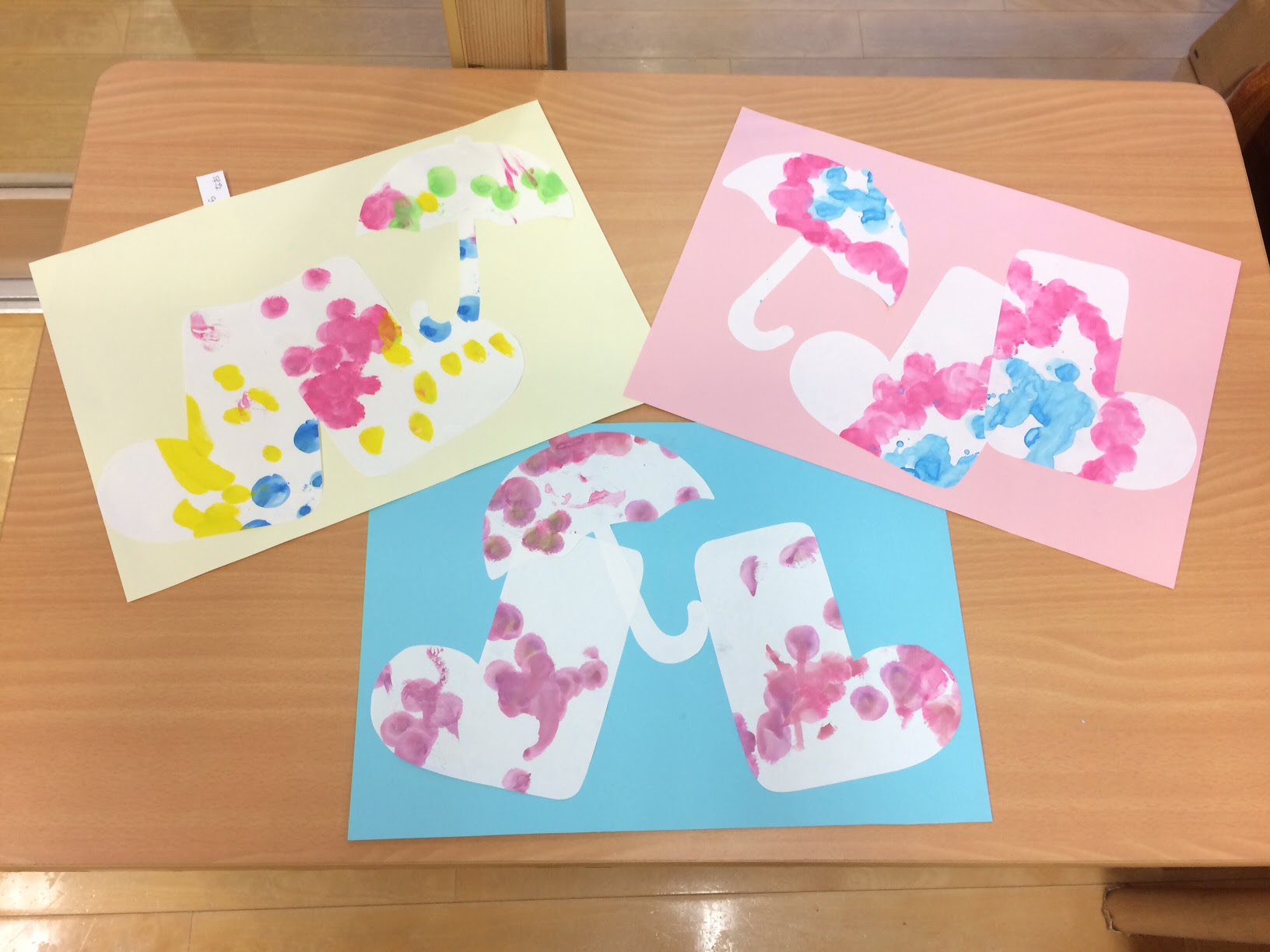 絵の具をつかってのびのびと表現遊びを楽しむ 保育の実践情報や実践事例なら日本保育者未来通信