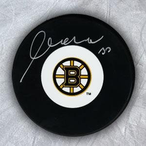 ZDENO CHARA Boston Bruins SIGNED Hockey PUCK - Autographed NHL Pucks