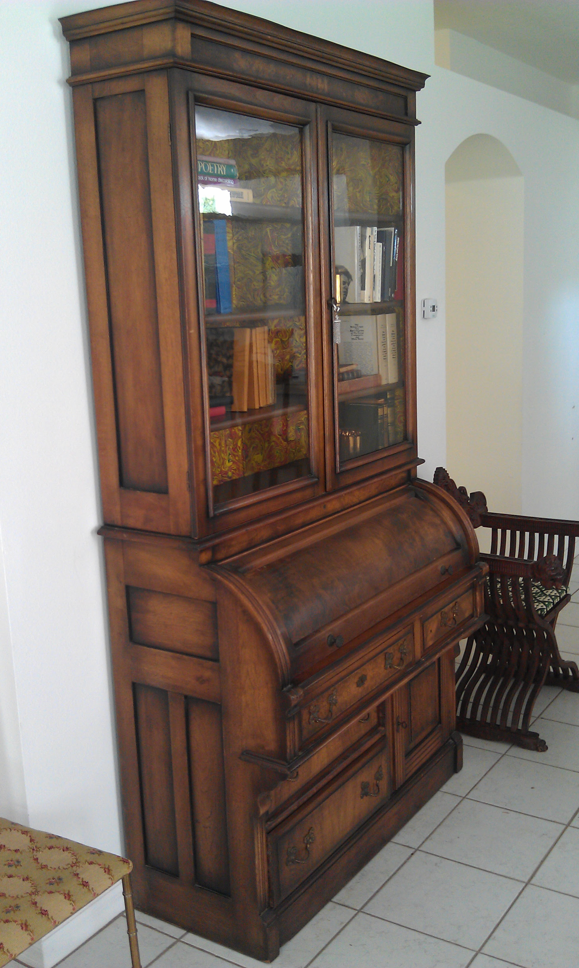 Kaepa: Reclaimed wood desk hutch