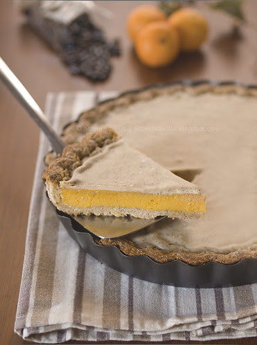 Frolla rustica (alla segale e mais tostato) con crema di zucca e mandorla al miele e copertura alla liquirizia