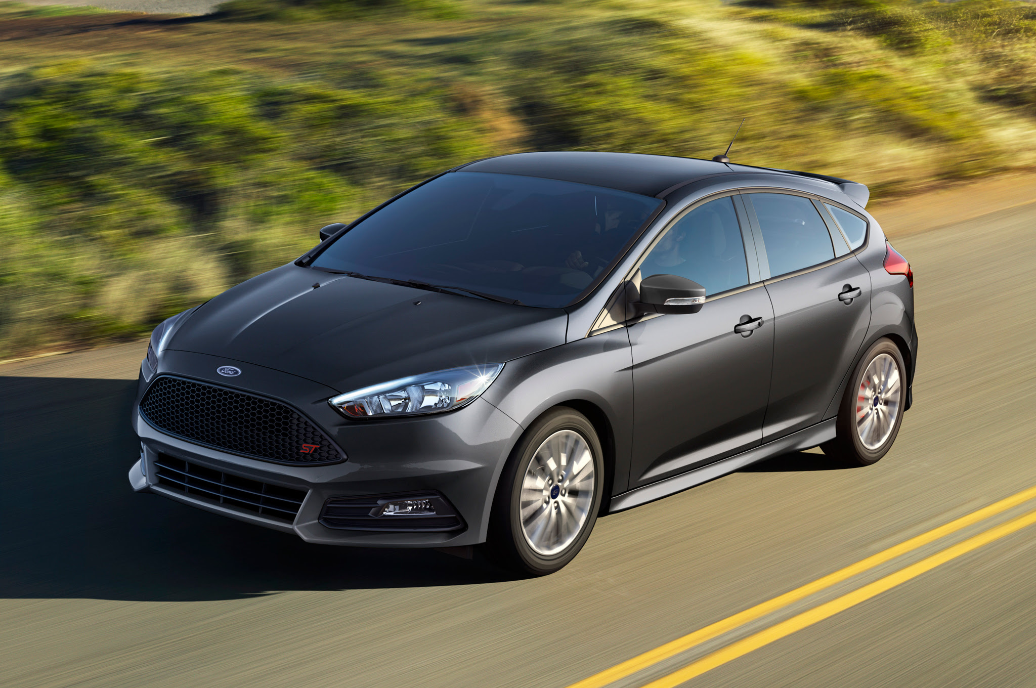 2016 Ford Focus ST front three quarter in motion 02