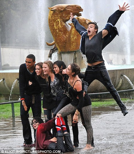 http://i.dailymail.co.uk/i/pix/2010/09/09/article-0-0B11041F000005DC-960_468x538.jpg