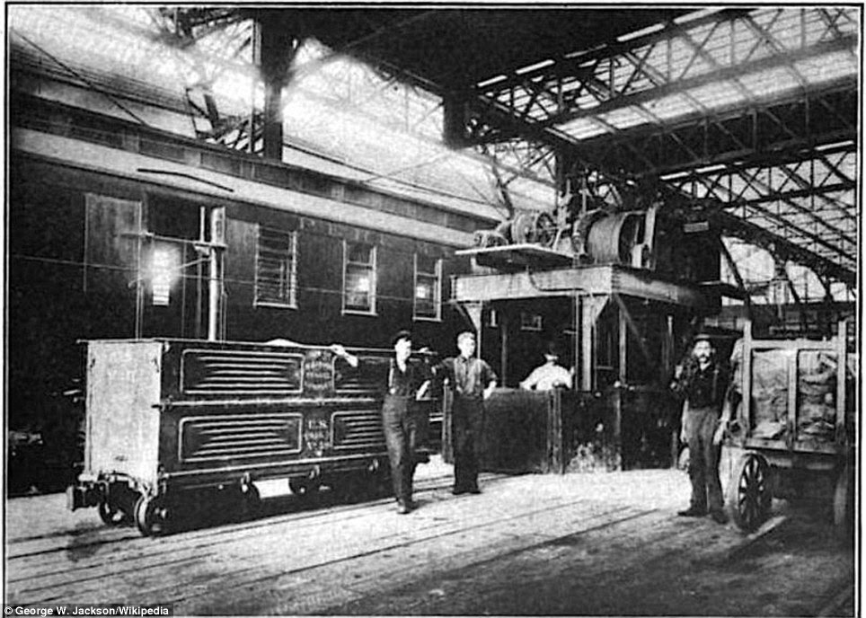 Electric cars for hauling mail: The two-foot gauge Illinois Tunnel Company U.S. Mail car waiting at the platform of Grand Central Station in front of a Pere Marquette U.S. Mail car