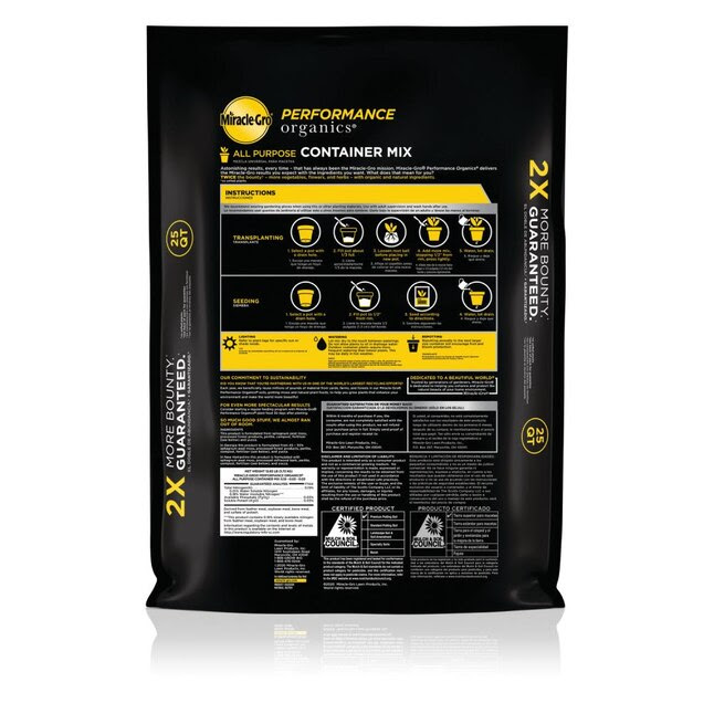 Miracle-Gro 25-Quart Organic Potting Soil Mix in the Soil ...