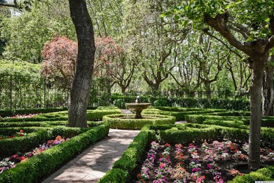 Home With Garden Pictures
