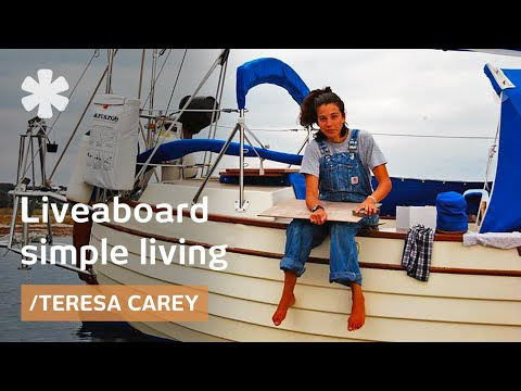 INTERIOR TOUR OF FOUR WINNS 225 SUNDOWNER CUDDY CABIN CRUISER .wmv