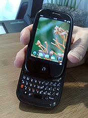 Palm Pre, telepon pintar yang menggunakan sistem operasi Palm webOS.