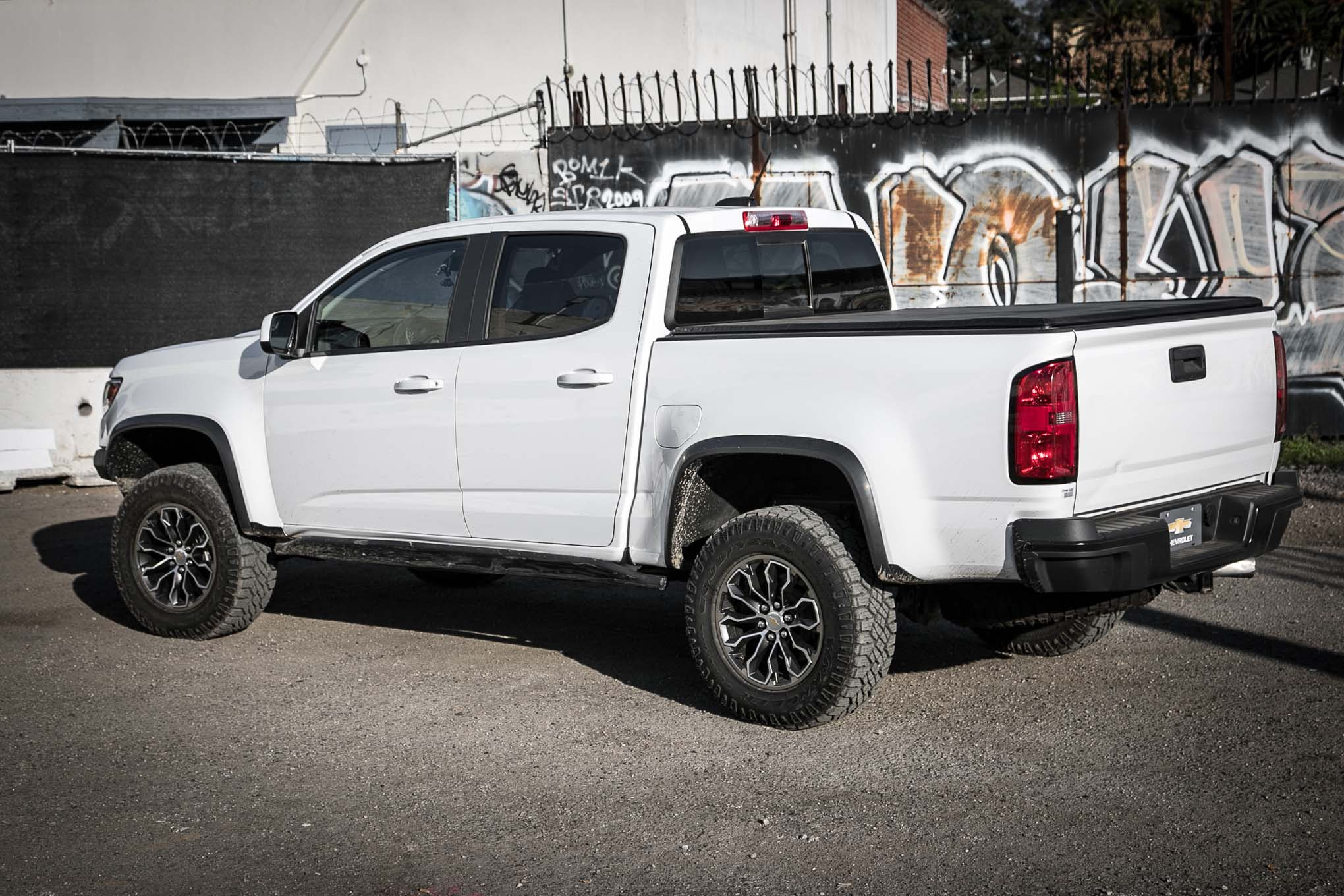2017 Chevrolet Colorado ZR2 rear three quarter 1